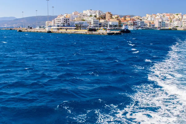 Belle vue sur la mer depuis le navire, la côte grecque — Photo