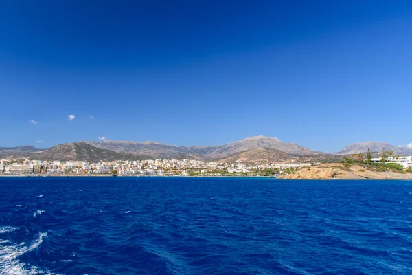 Hermosa vista del mar desde el barco, la costa griega —  Fotos de Stock