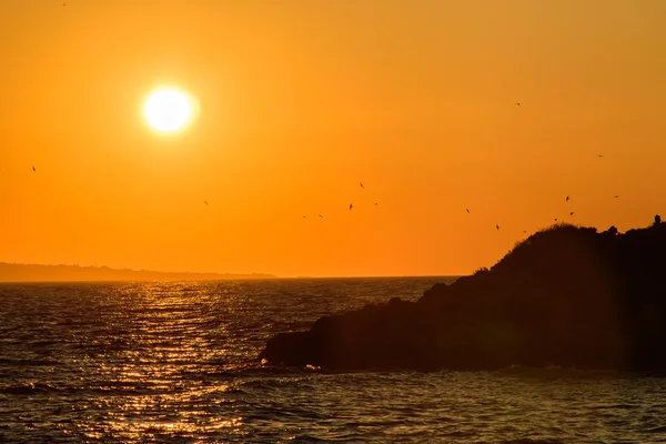 Lindo pôr do sol na costa de Creta — Fotografia de Stock