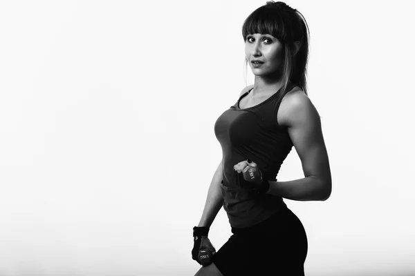 Sexy Fitness vrouw op een lichte achtergrond. — Stockfoto