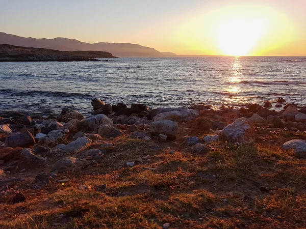 Hermosa puesta de sol sobre el mar. Hermosa naturaleza . —  Fotos de Stock