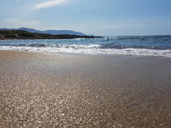 海泡、波、砂。夏の残り — ストック写真