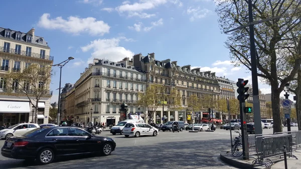 PARIS, FRANCE - APRIL 25: Magnificent streets of Paris France on — Stock Photo, Image