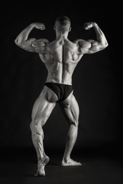 Farklı poz vücut geliştirmeci onların kas gösteren teşkil etmektedir. Karanlık bir arka plan üzerinde hata oluştu. Erkek gösteren kaslar zorlayarak. Güzel kas vücut atlet.