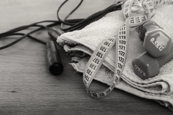 Um estilo de vida saudável, equipamento de exercício . — Fotografia de Stock