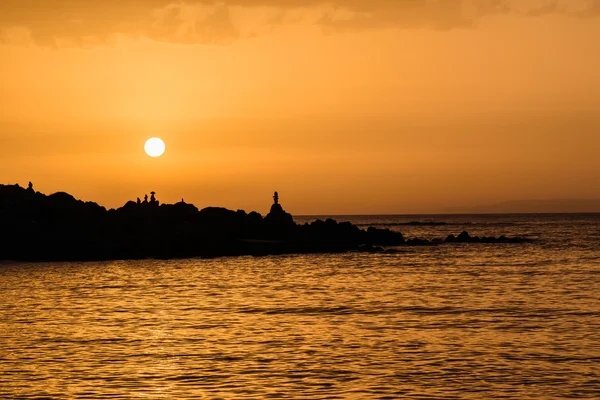 Vista do lindo pôr do sol na praia — Fotografia de Stock