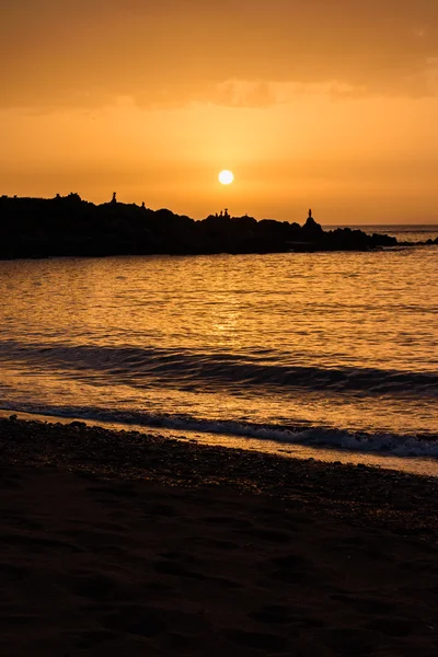 Vista do lindo pôr do sol na praia — Fotografia de Stock