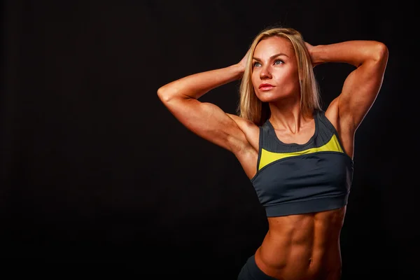 Mujer fitness lista para el entrenamiento — Foto de Stock