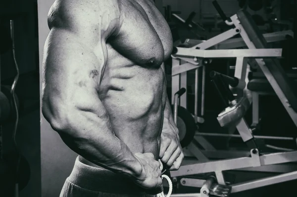 筋肉の男性フィットネス クラブ — ストック写真