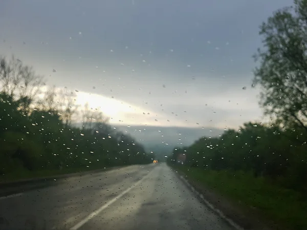 A estrada em tempo chuvoso — Fotografia de Stock