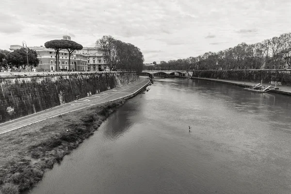 Uitzicht over de Tiber in Rome — Stockfoto