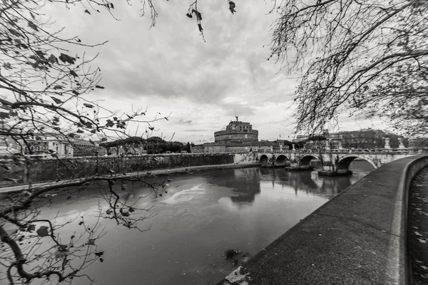 ローマのテヴェレ川のビュー — ストック写真