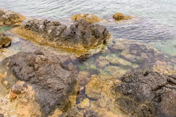Красивый морской пейзаж. Побережье острова Крит — стоковое фото