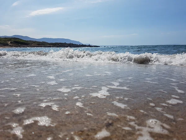 Τα κύματα της θάλασσας. Υπέροχη ακτή — Φωτογραφία Αρχείου