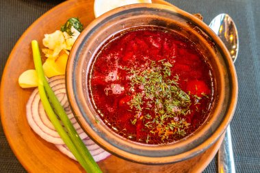 Borscht - Masadaki geleneksel Ukrayna yemeği