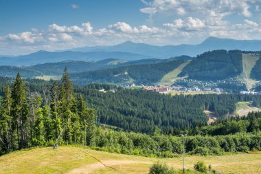 Kayak merkezi yaz doğası arka planı