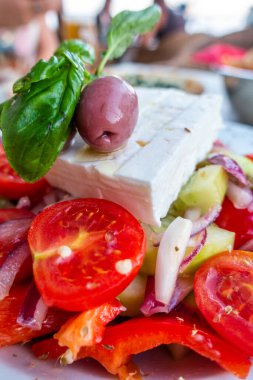 Peynir ve domates salatası.