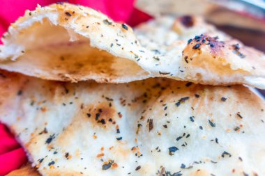 Peynir arkaplanlı pizza.