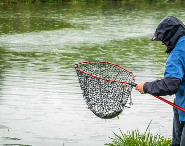 Pesca Sul Lago Riposo Fuori Città — Foto Stock