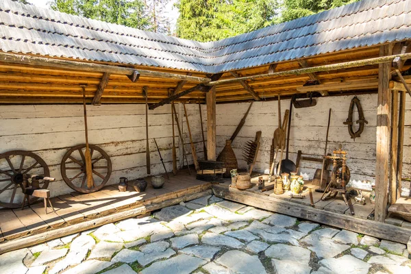 喀尔巴阡山脉居民住房的内部 — 图库照片