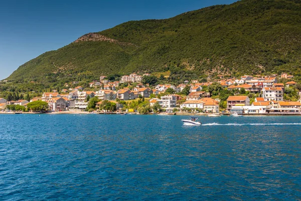 Karadağ 'ın güzel deniz kasabaları