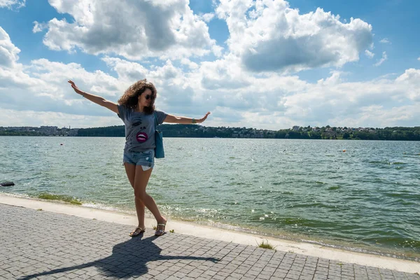 Menina Bonita Lago — Fotografia de Stock