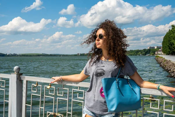 Menina Bonita Lago — Fotografia de Stock