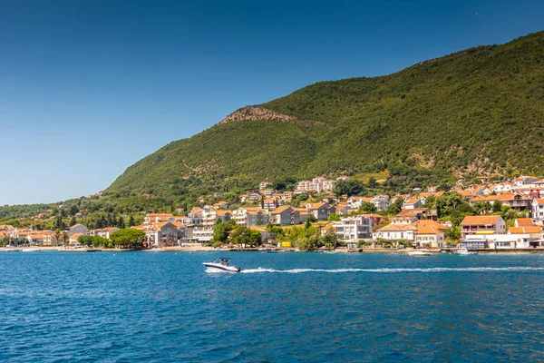 Karadağ 'ın güzel deniz kasabaları