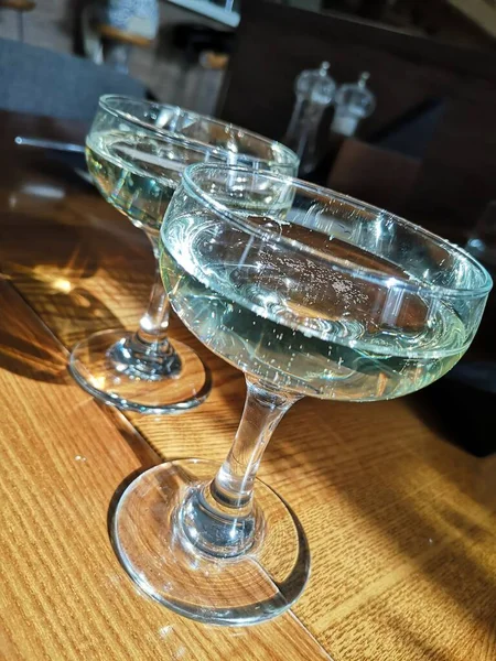 Verres Verre Avec Champagne Sur Table — Photo