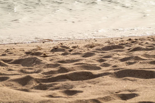 Sabah arkaplanda güzel bir deniz manzarası