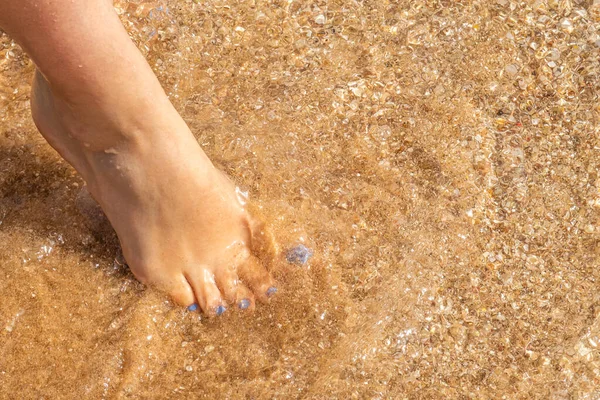 Beautiful Legs Manicure Sea Sand — Stock Photo, Image