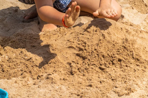Dzieci Bawiące Się Piaskiem Plaży — Zdjęcie stockowe