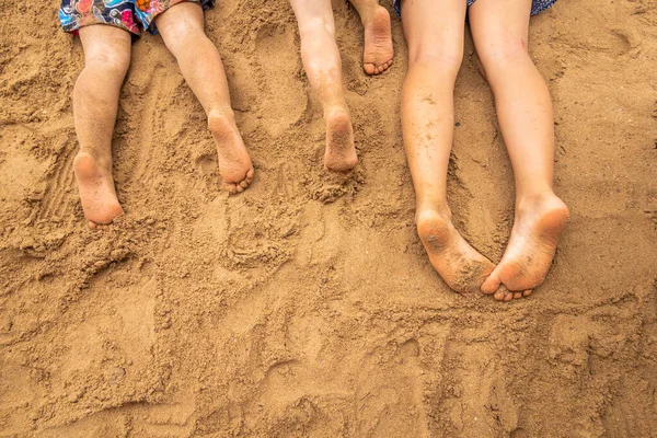 Pés Criança Areia Praia Mar — Fotografia de Stock