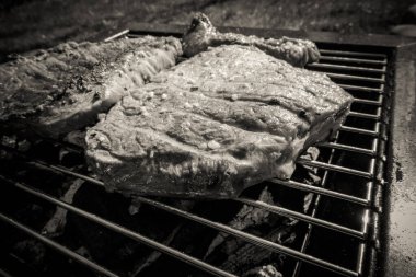 Izgara biftek, kamp. Taşınabilir ızgara
