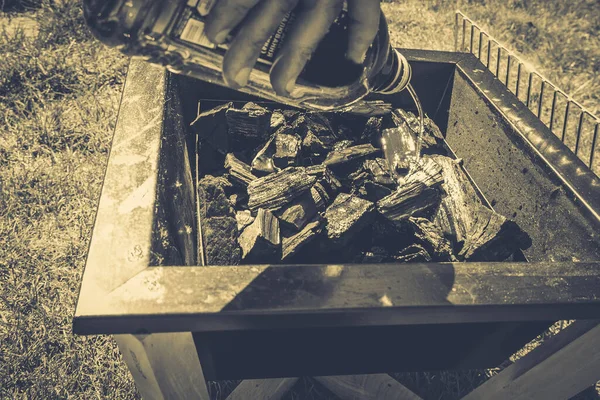 Κάψιμο Γκριλ Κάμπινγκ Φορητό Μπάρμπεκιου — Φωτογραφία Αρχείου