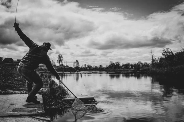 Pesca Alla Trota Sul Lago Ricreazione — Foto Stock