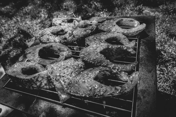 Приготування Коропа Фоні Гриля — стокове фото