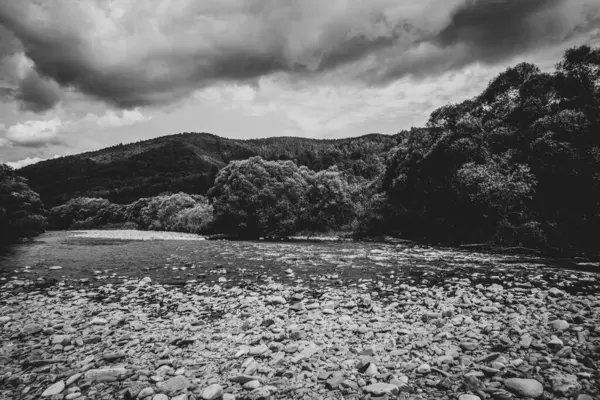 Muhteşem Dağ Nehri Büyüleyici Bir Doğa — Stok fotoğraf