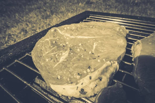 Steaks Grillen Campen Tragbarer Grill — Stockfoto