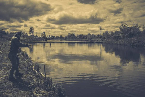 Pesca Alla Trota Sul Lago Ricreazione — Foto Stock