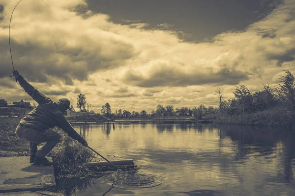 Pesca Alla Trota Sul Lago Ricreazione — Foto Stock