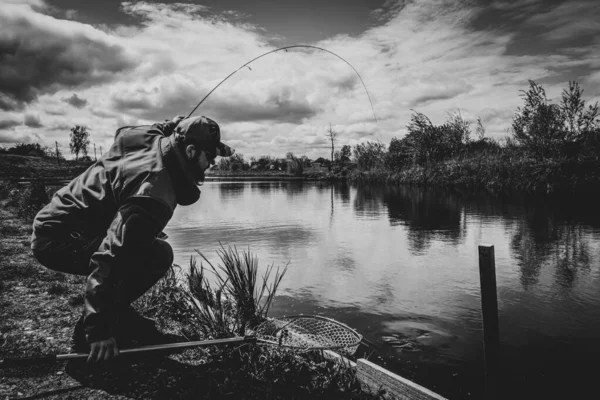 Pesca Alla Trota Sul Lago Ricreazione — Foto Stock