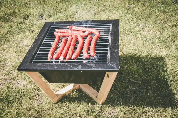 Würstchen Vom Grill Erholung Freien Tragbarer Grill — Stockfoto