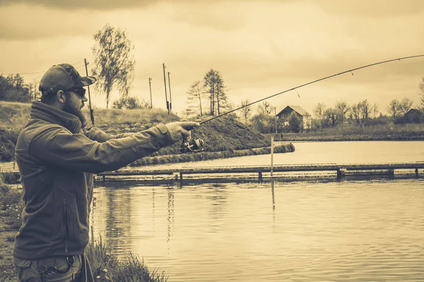Риболовля Форелі Озері Відпочинок — стокове фото