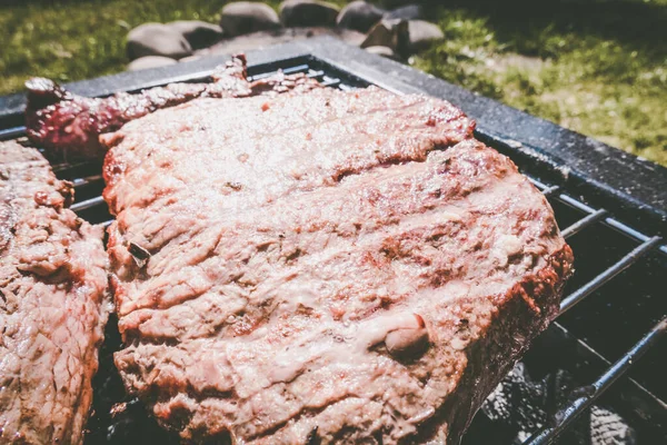 Steaks Grillen Campen Tragbarer Grill — Stockfoto