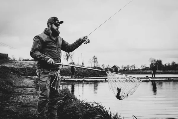 Pesca Alla Trota Sul Lago Ricreazione — Foto Stock