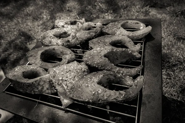 Приготування Коропа Фоні Гриля — стокове фото