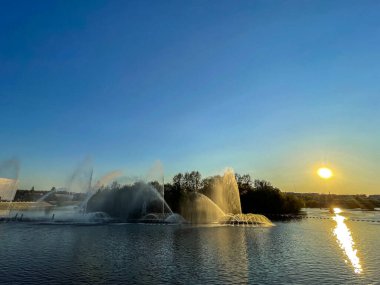 Vinnytsia arka planında şarkı söyleyen çeşmeler