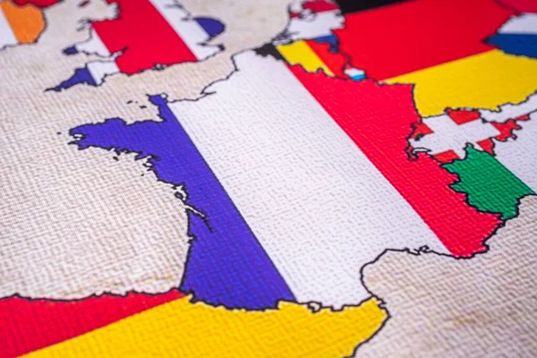 Erope地图背景上有国旗的法国 — 图库照片