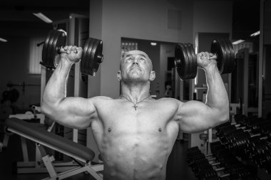 adam dumbbells ile eğitim